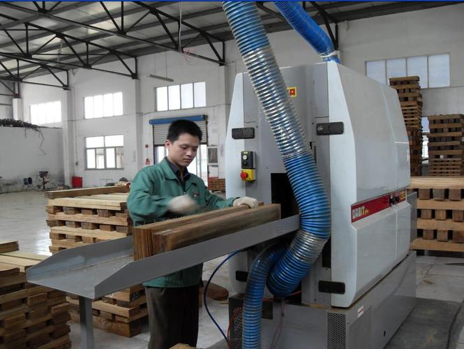 生产加工各种规格复合地板锯切面板-上海申屏木业